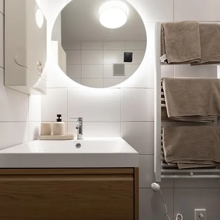 Apartment 4 *