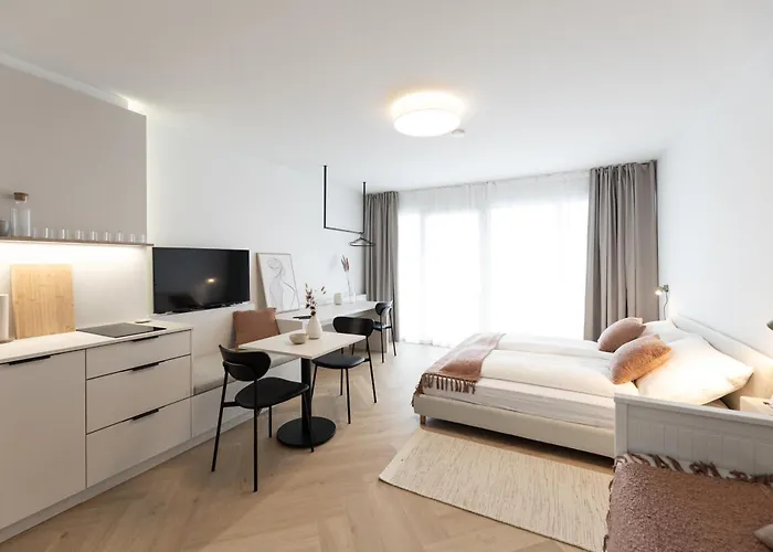 Apartament 4 *