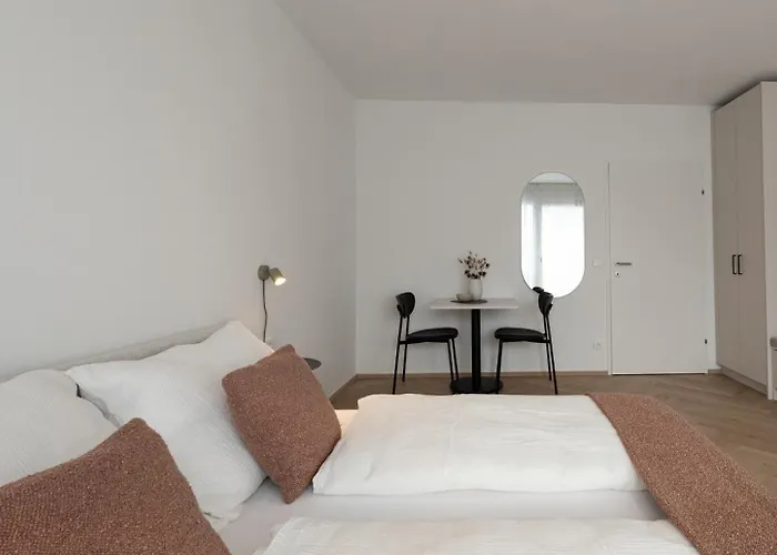 Apartament 4 *